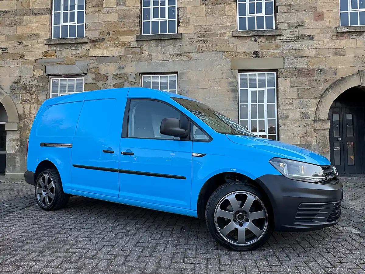 Used 2016 Volkswagen Caddy Maxi Startline Blue - Interior and Exterior details 10