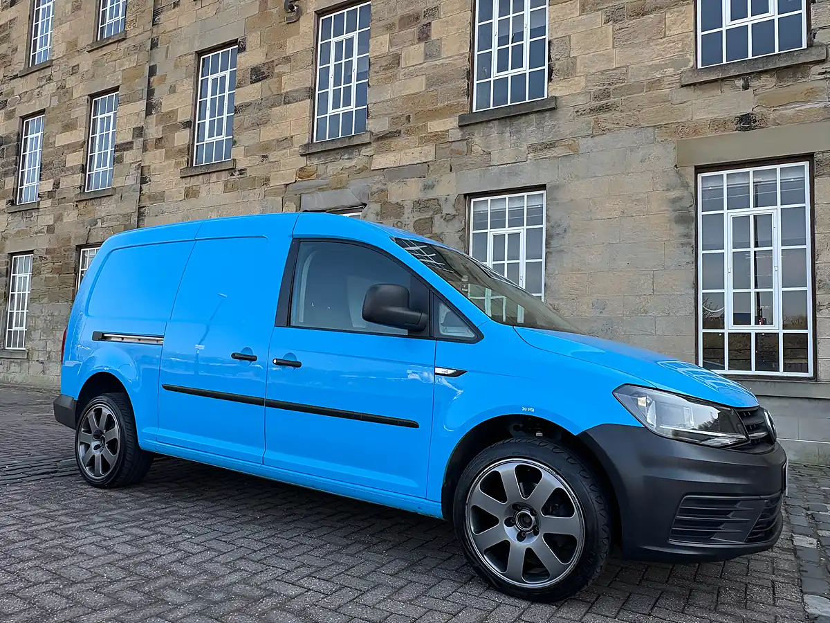 Used 2016 Volkswagen Caddy Maxi Startline Blue - Interior and Exterior details 11