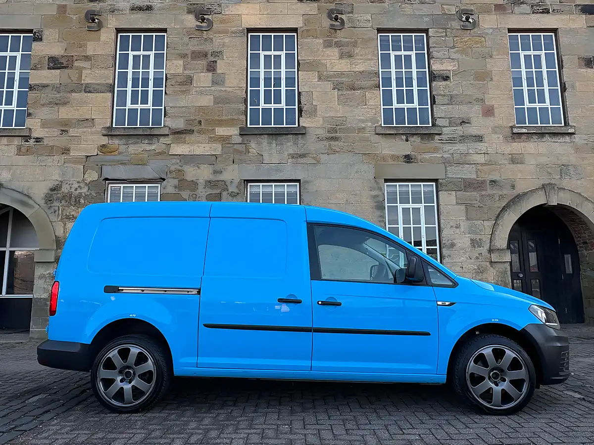 Used 2016 Volkswagen Caddy Maxi Startline Blue - Interior and Exterior details 14