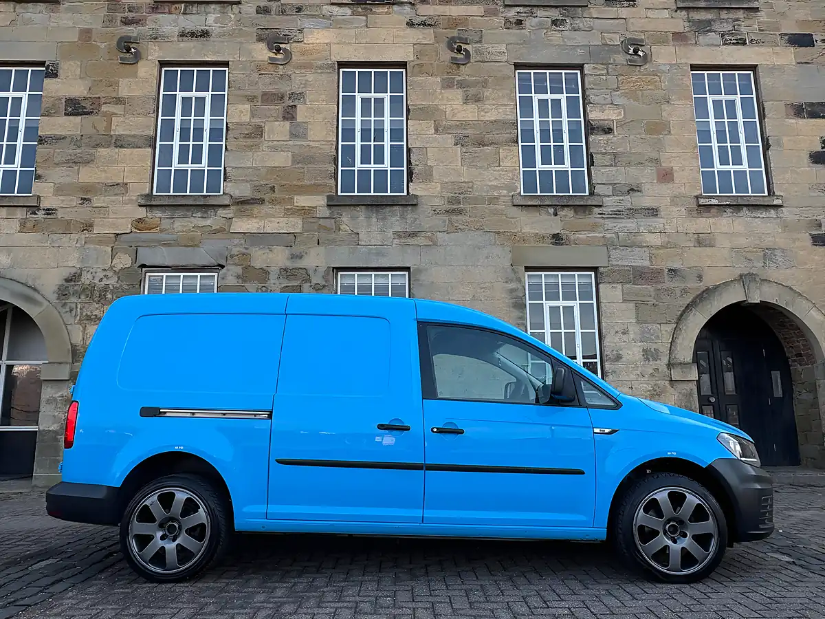 Used 2016 Volkswagen Caddy Maxi Startline Blue - Interior and Exterior details 15