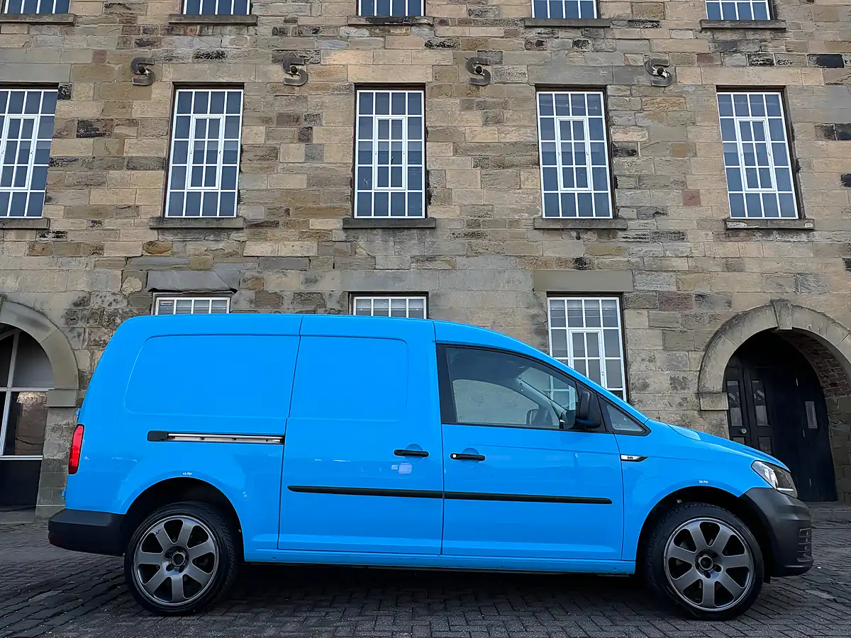 Used 2016 Volkswagen Caddy Maxi Startline Blue - Interior and Exterior details 16