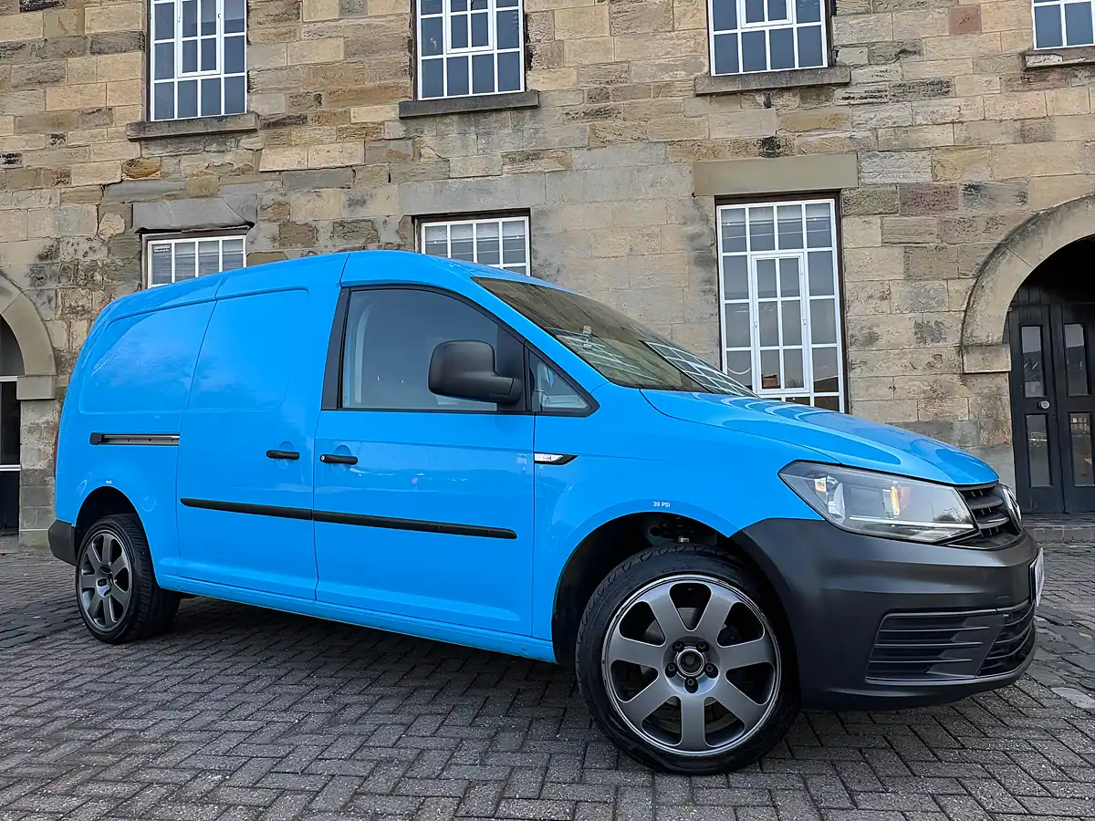 Used 2016 Volkswagen Caddy Maxi Startline Blue - Interior and Exterior details 3
