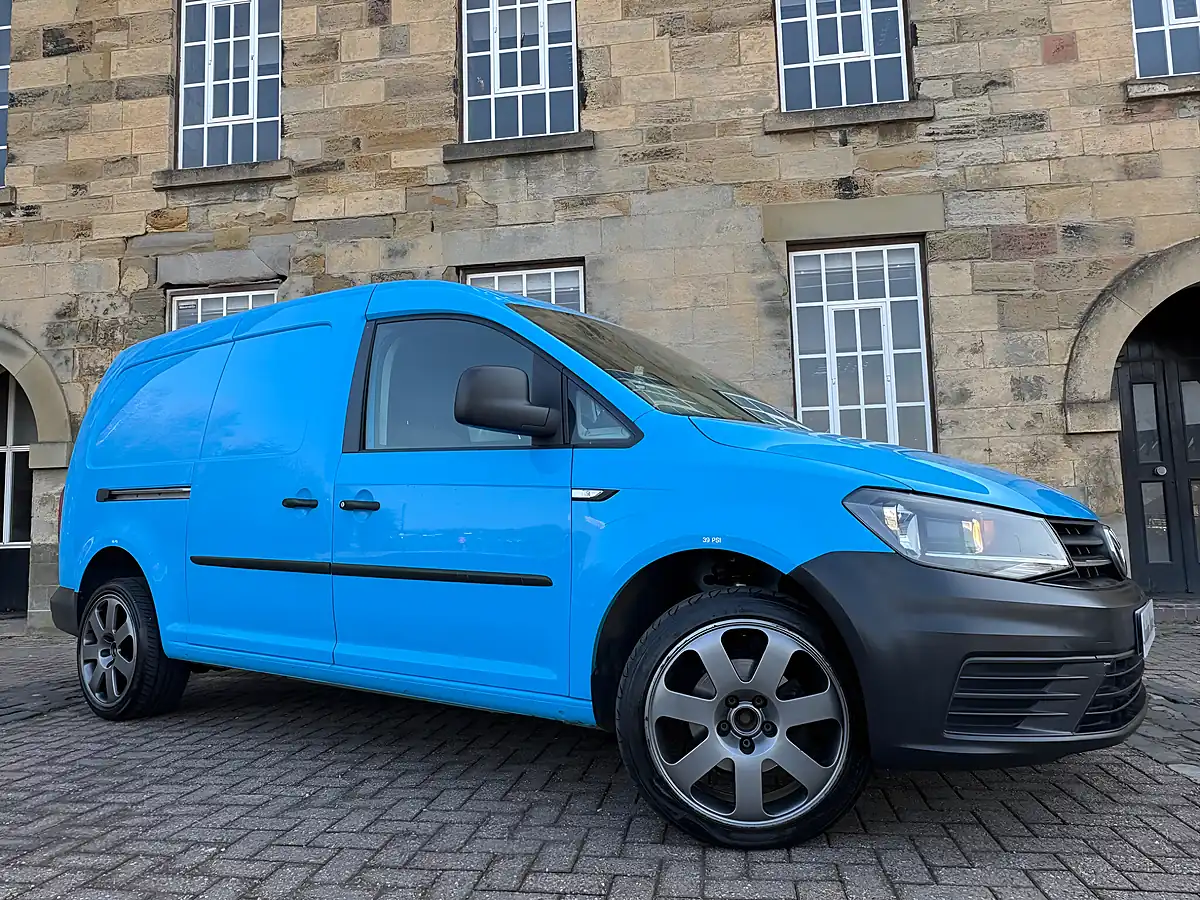 Used 2016 Volkswagen Caddy Maxi Startline Blue - Interior and Exterior details 4