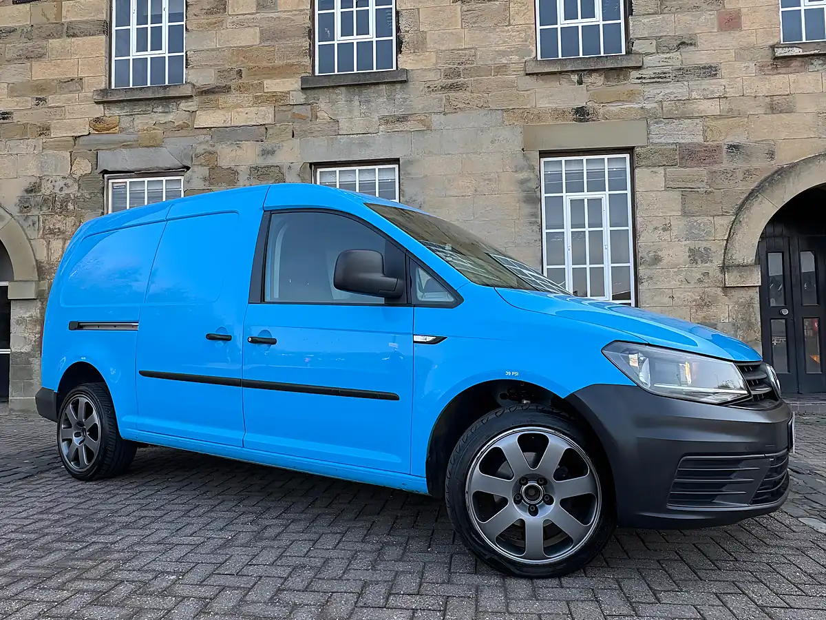 Used 2016 Volkswagen Caddy Maxi Startline Blue - Interior and Exterior details 8