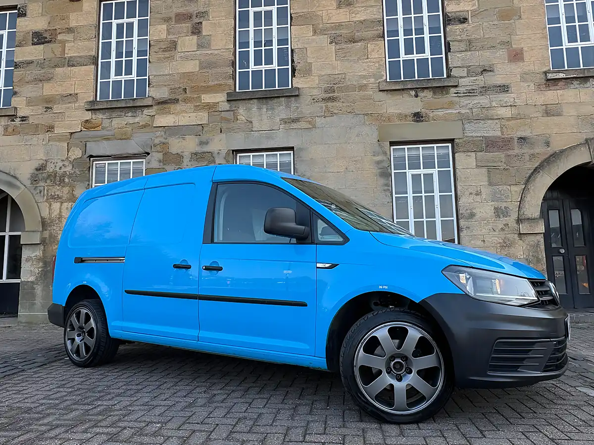 Used 2016 Volkswagen Caddy Maxi Startline Blue - Interior and Exterior details 9