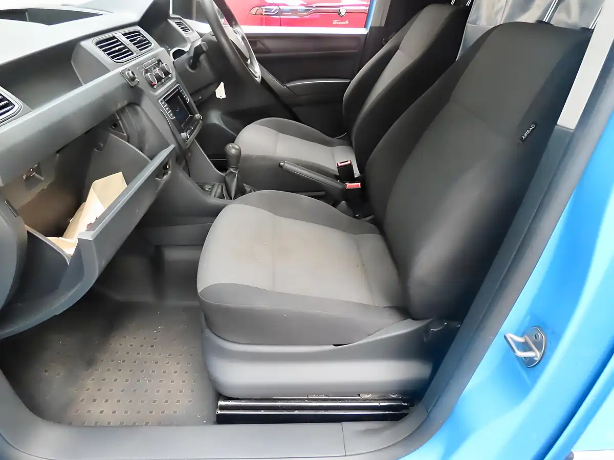 Used 2016 Volkswagen Caddy Maxi Startline Lwb Blue - Interior and Exterior details 8