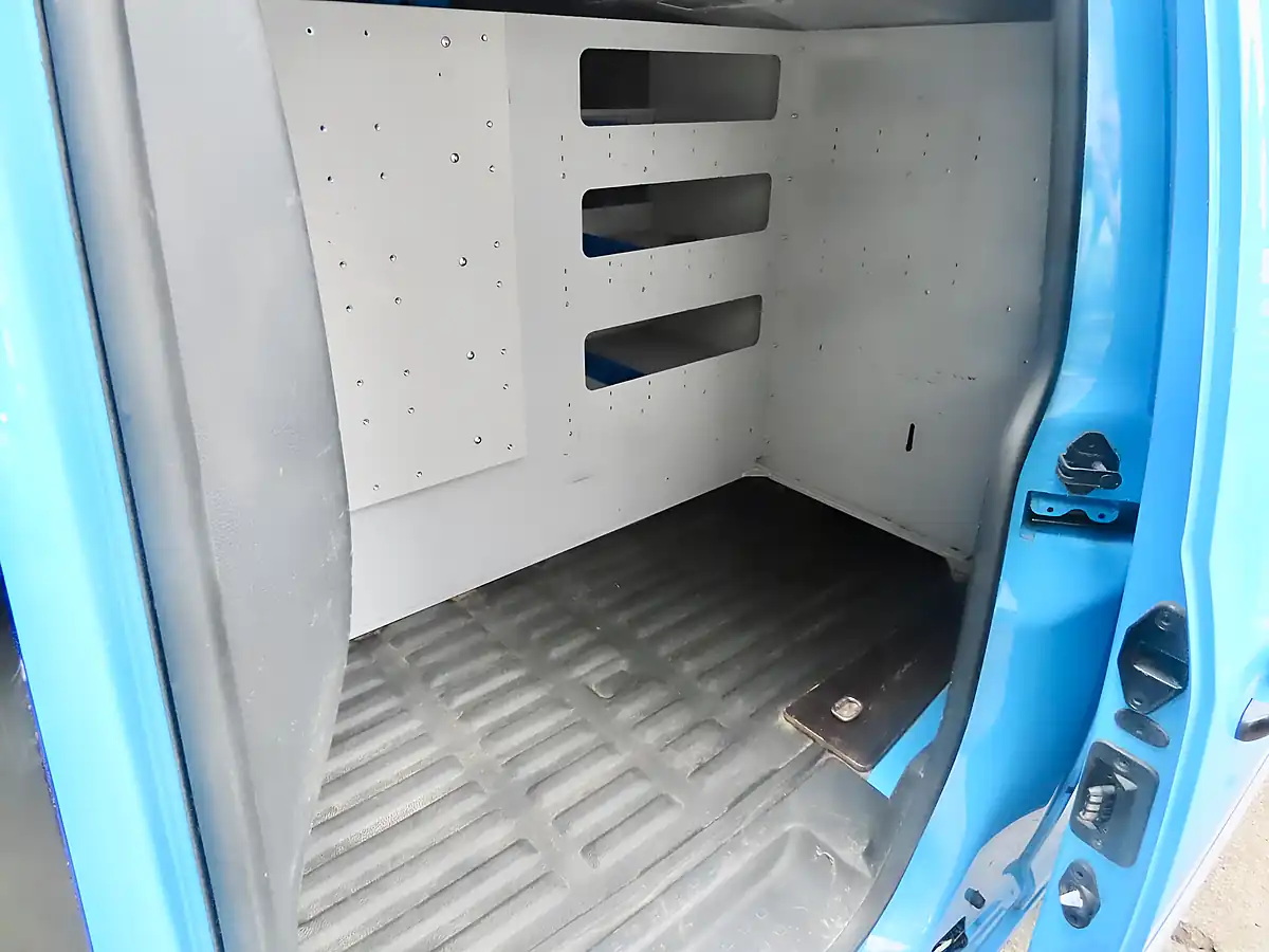 Used 2016 Volkswagen Caddy Maxi Startline Lwb Blue - Interior and Exterior details 9