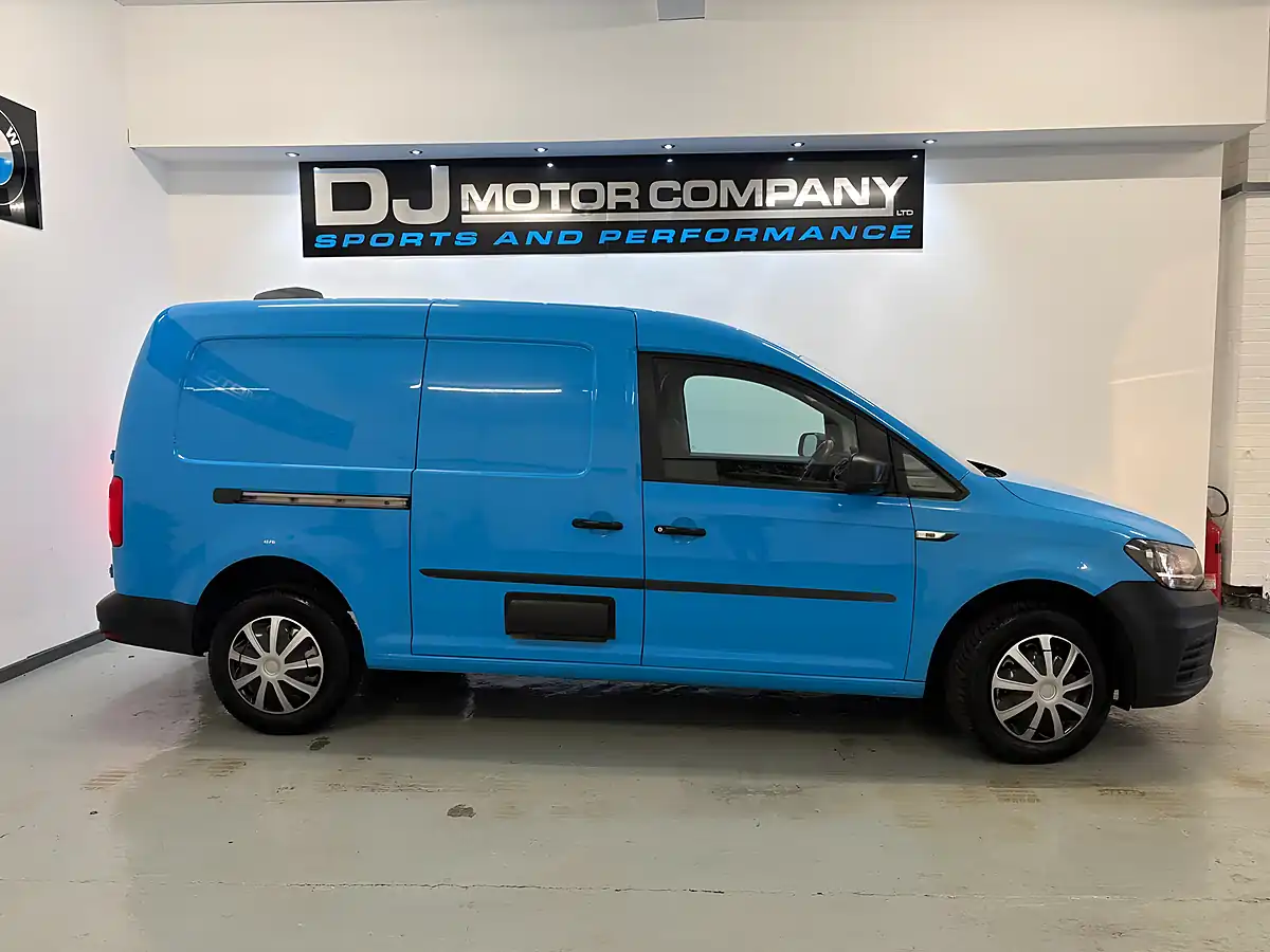 Used 2016 Volkswagen Caddy Maxi Startline Lwb Blue - Interior and Exterior details 13