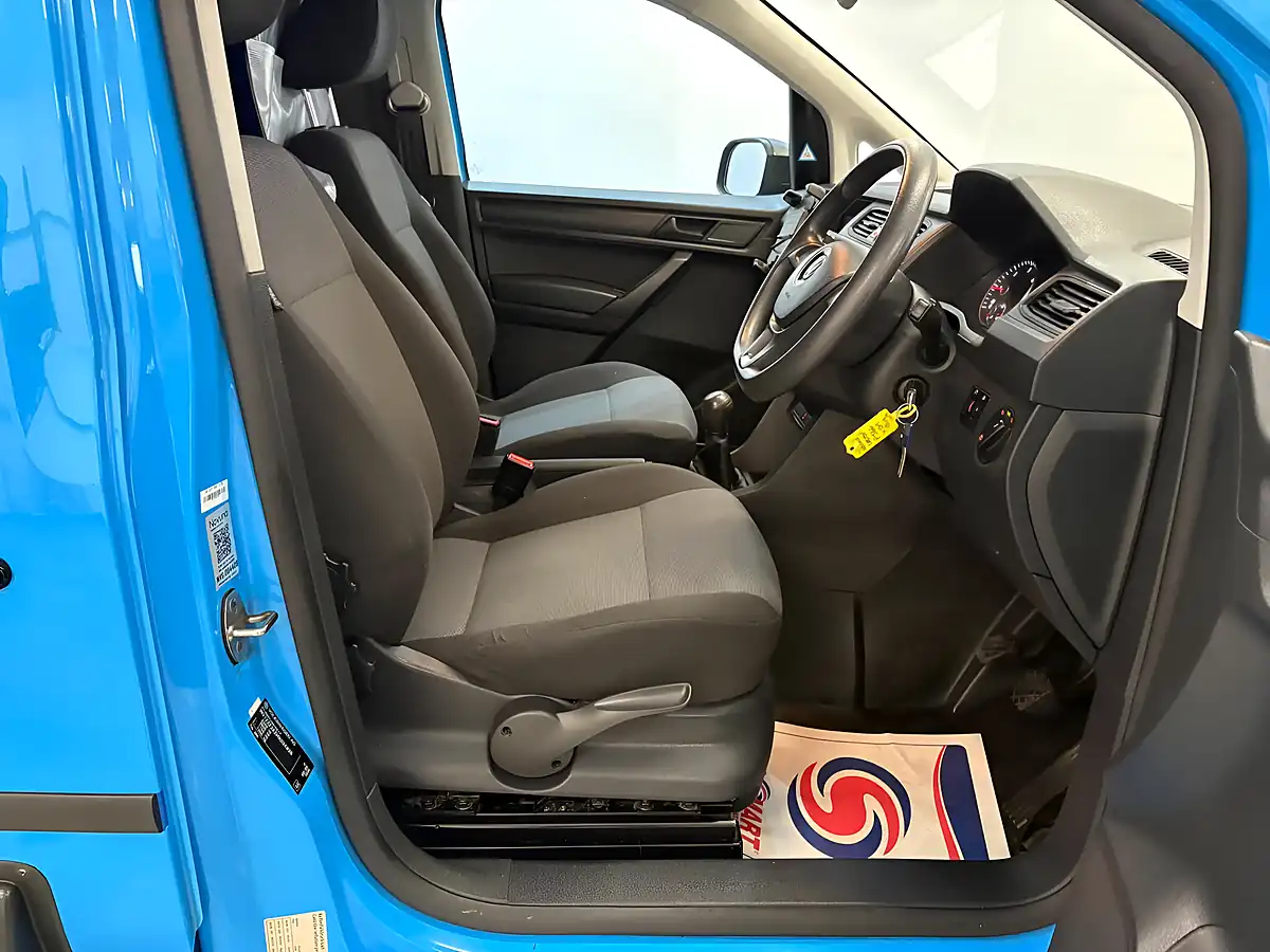 Used 2016 Volkswagen Caddy Maxi Startline Lwb Blue - Interior and Exterior details 14