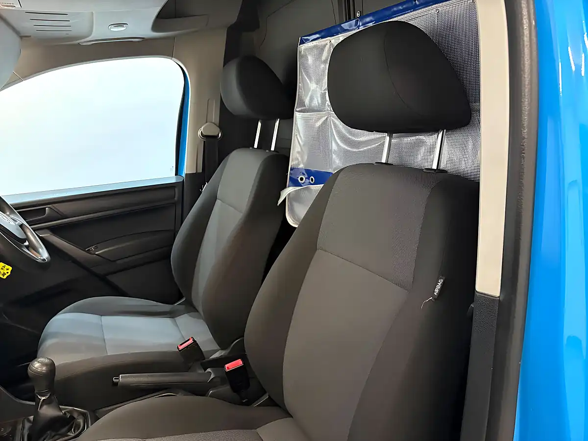 Used 2016 Volkswagen Caddy Maxi Startline Lwb Blue - Interior and Exterior details 15