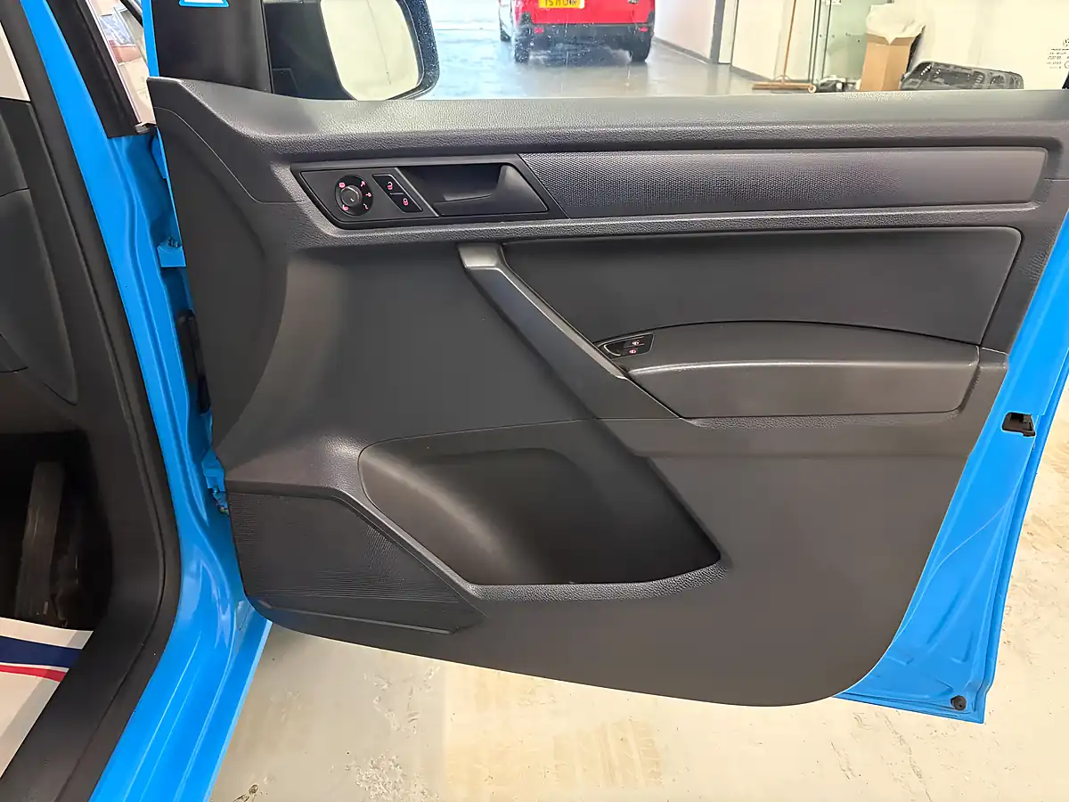 Used 2016 Volkswagen Caddy Maxi Startline Lwb Blue - Interior and Exterior details 18