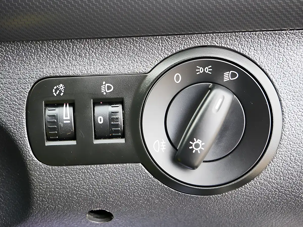 Used 2016 Volkswagen Caddy Startline White - Interior and Exterior details 17
