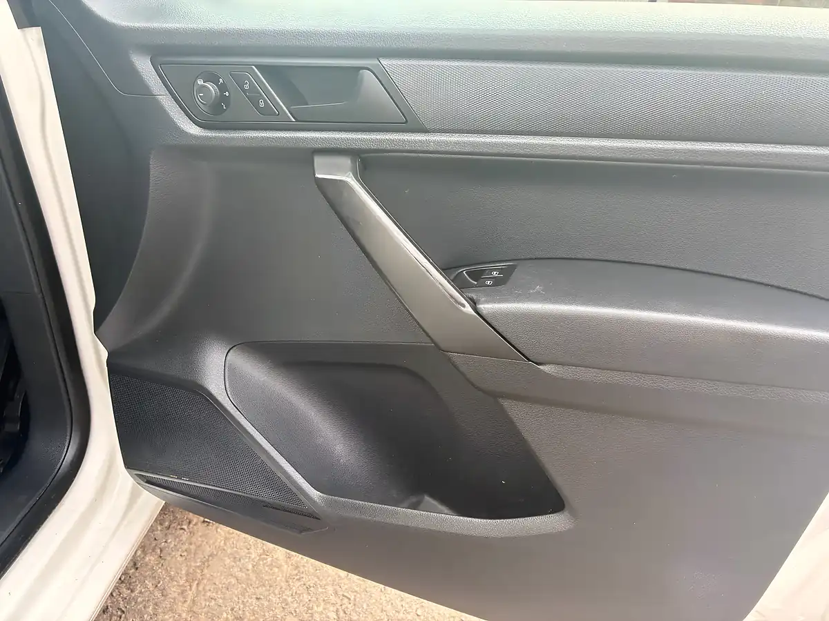 Used 2016 Volkswagen Caddy Trendline White - Interior and Exterior details 14