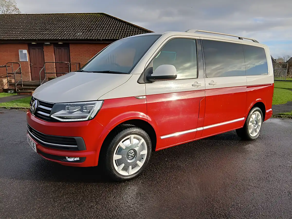 Used 2016 Volkswagen Caravelle Generation Six Red - Front View