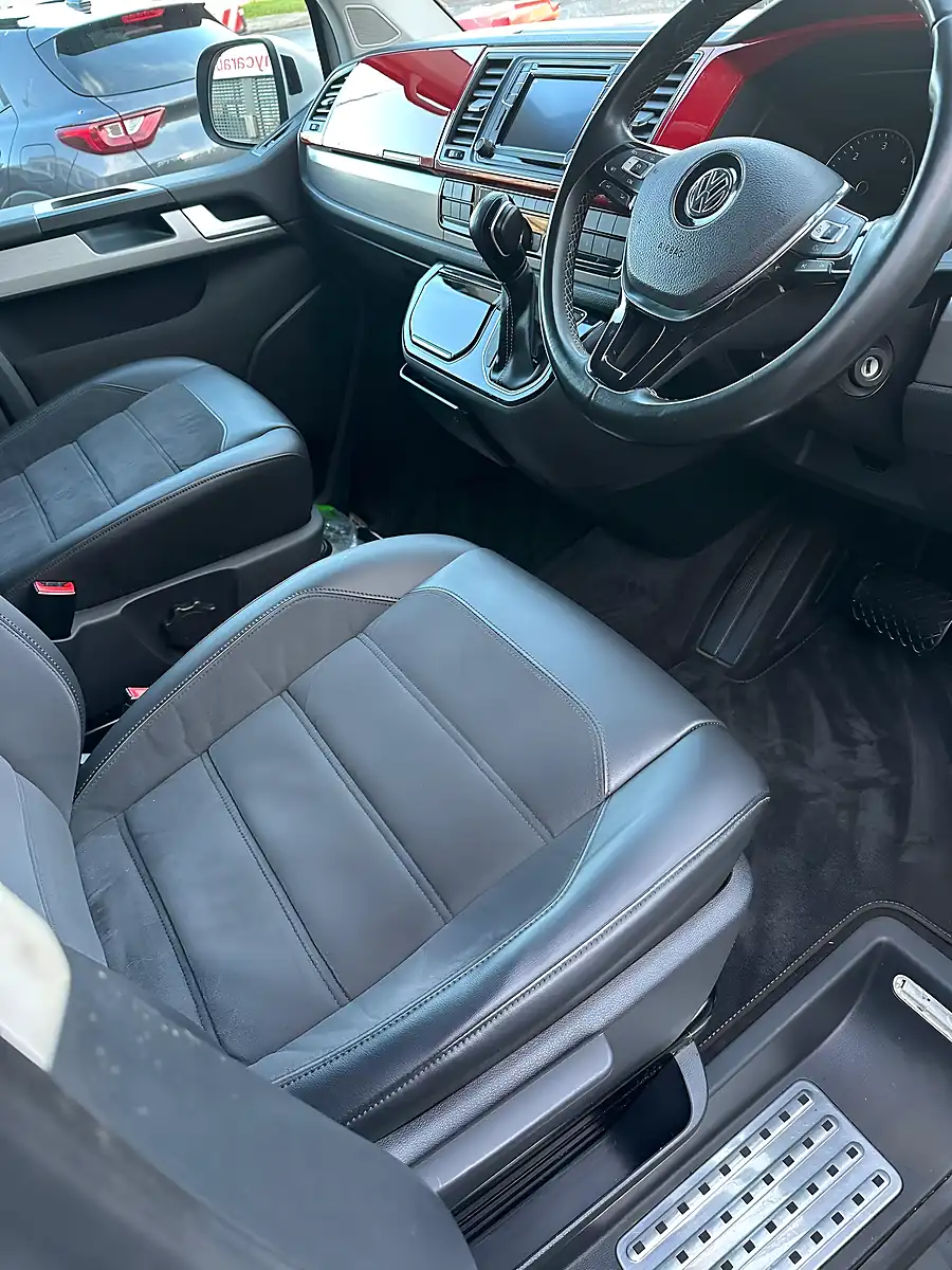 Used 2016 Volkswagen Caravelle Generation Six Red - Interior and Exterior details 10