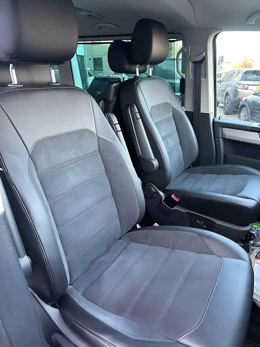 Used 2016 Volkswagen Caravelle Generation Six Red - Interior and Exterior details 12