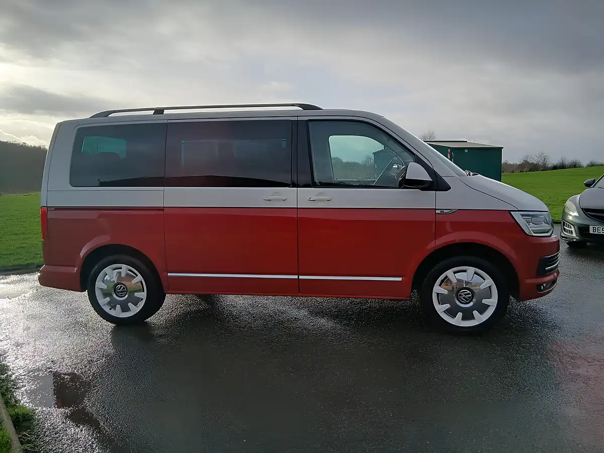 Used 2016 Volkswagen Caravelle Generation Six Red - Interior and Exterior details 2