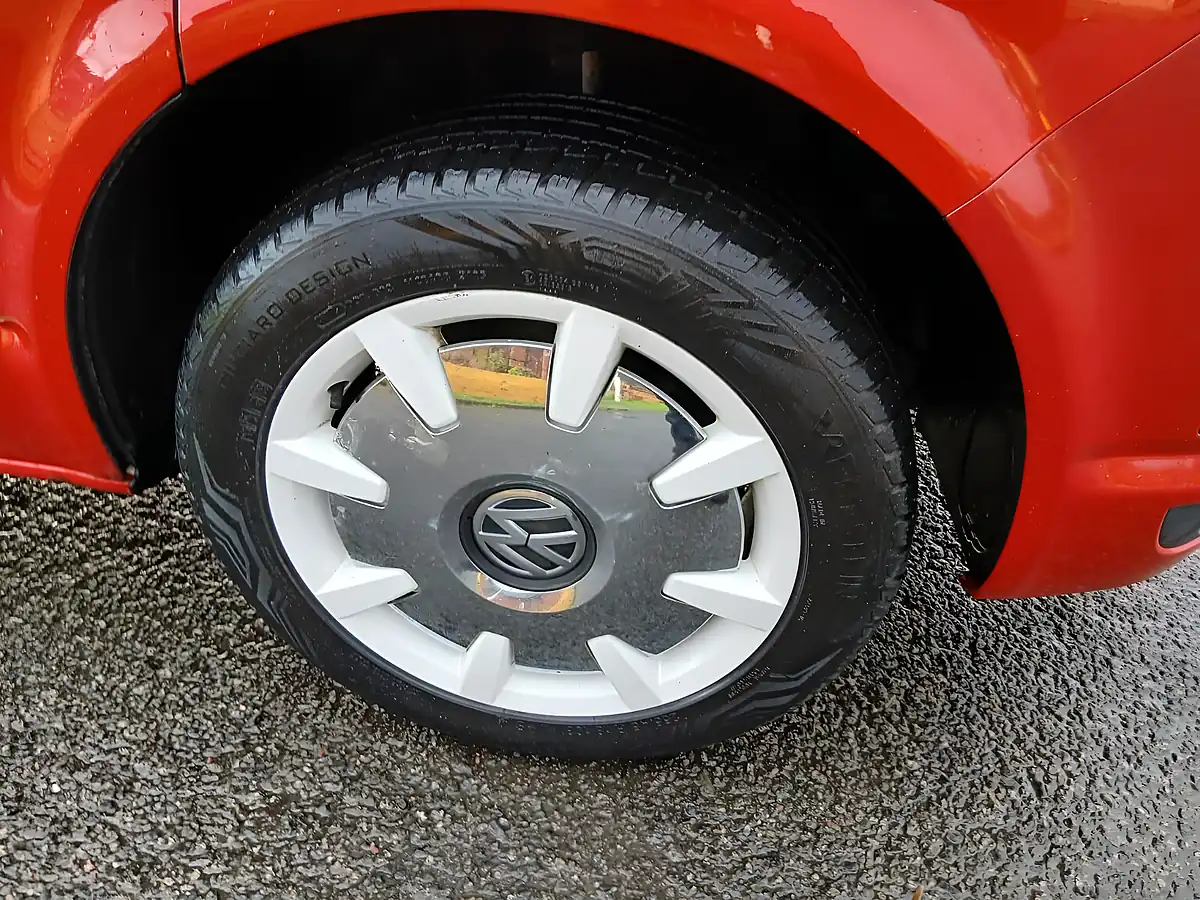 Used 2016 Volkswagen Caravelle Generation Six Red - Interior and Exterior details 4
