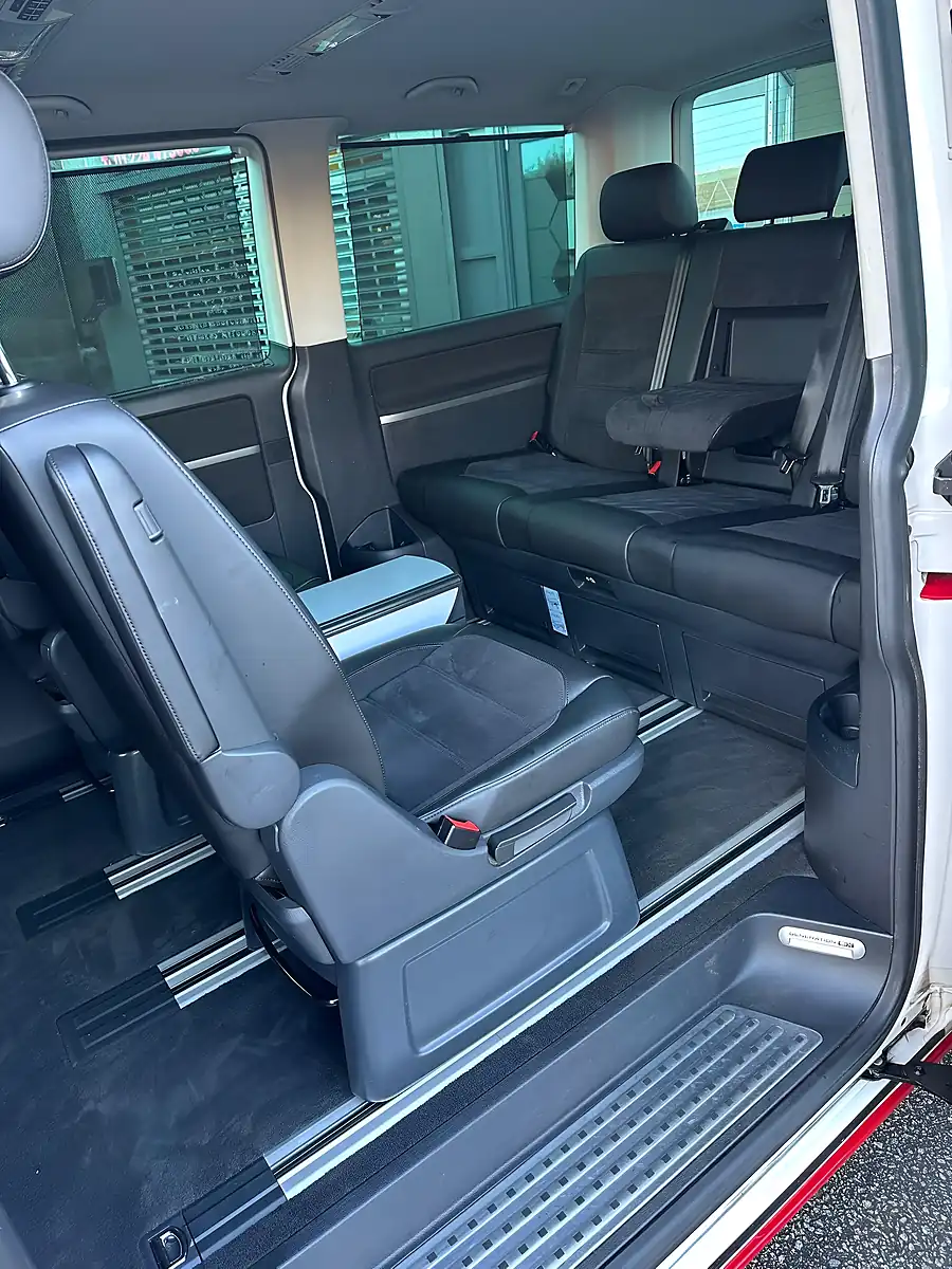 Used 2016 Volkswagen Caravelle Generation Six Red - Interior and Exterior details 5