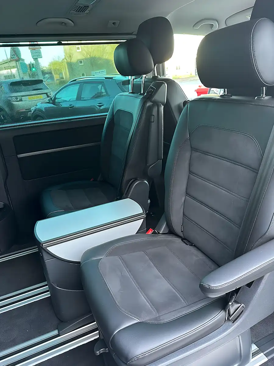 Used 2016 Volkswagen Caravelle Generation Six Red - Interior and Exterior details 8