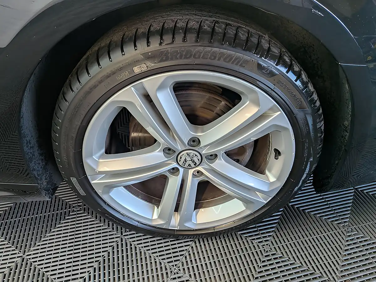 Used 2016 Volkswagen Cc R-Line Black - Interior and Exterior details 9