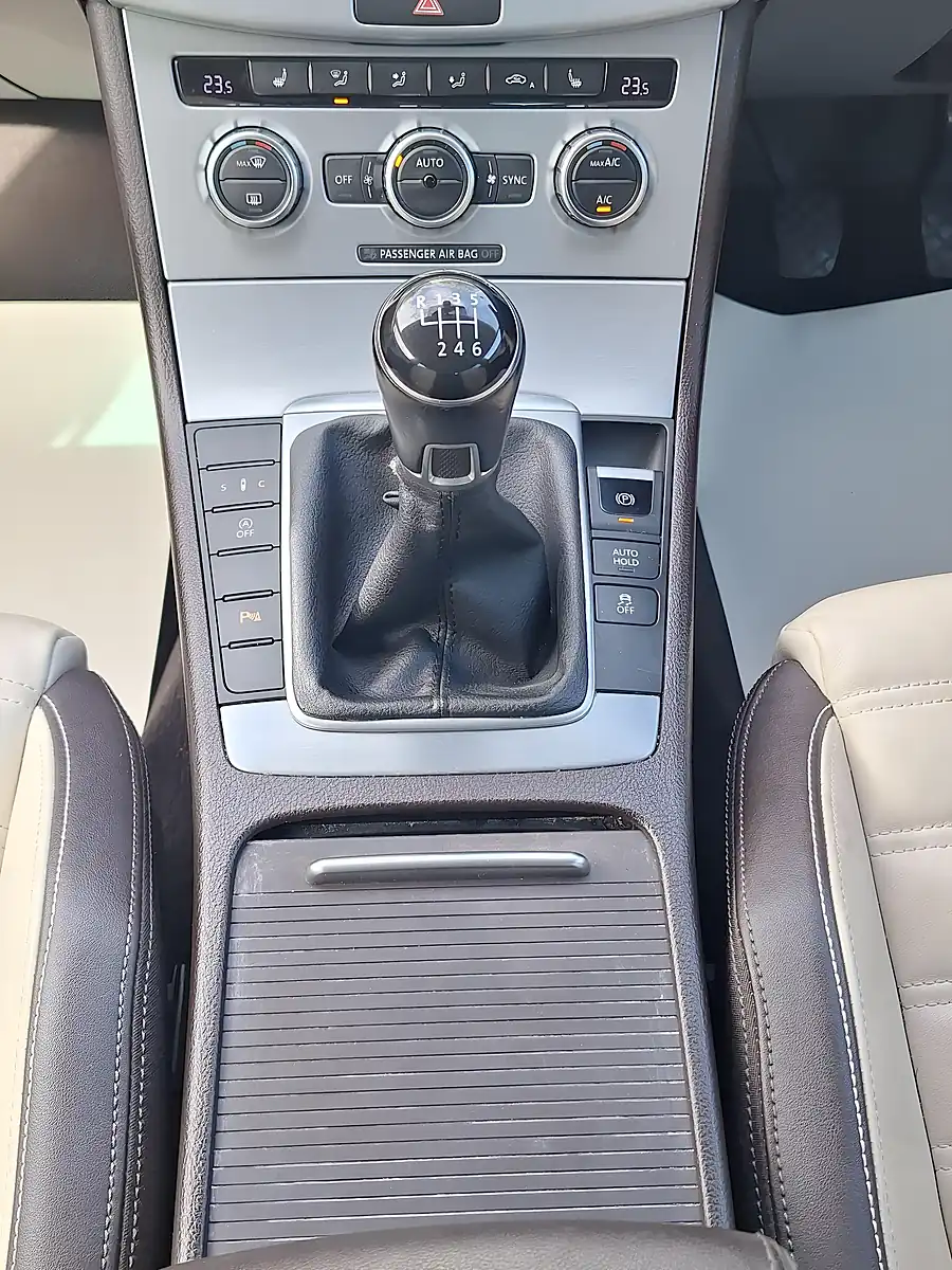 Used 2016 Volkswagen Cc R-Line Brown - Interior and Exterior details 9