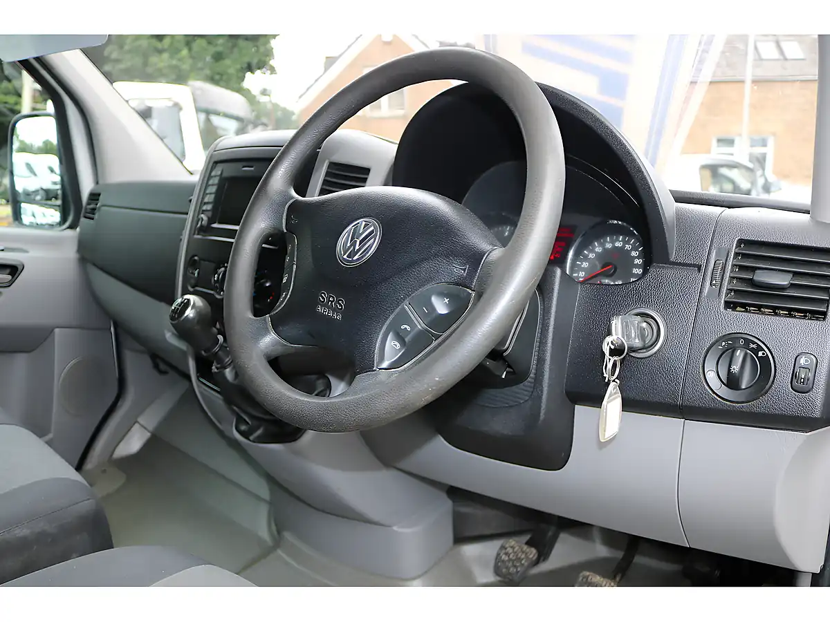 Used 2016 Volkswagen Crafter Cr35 H/R P/V White - Interior and Exterior details 13