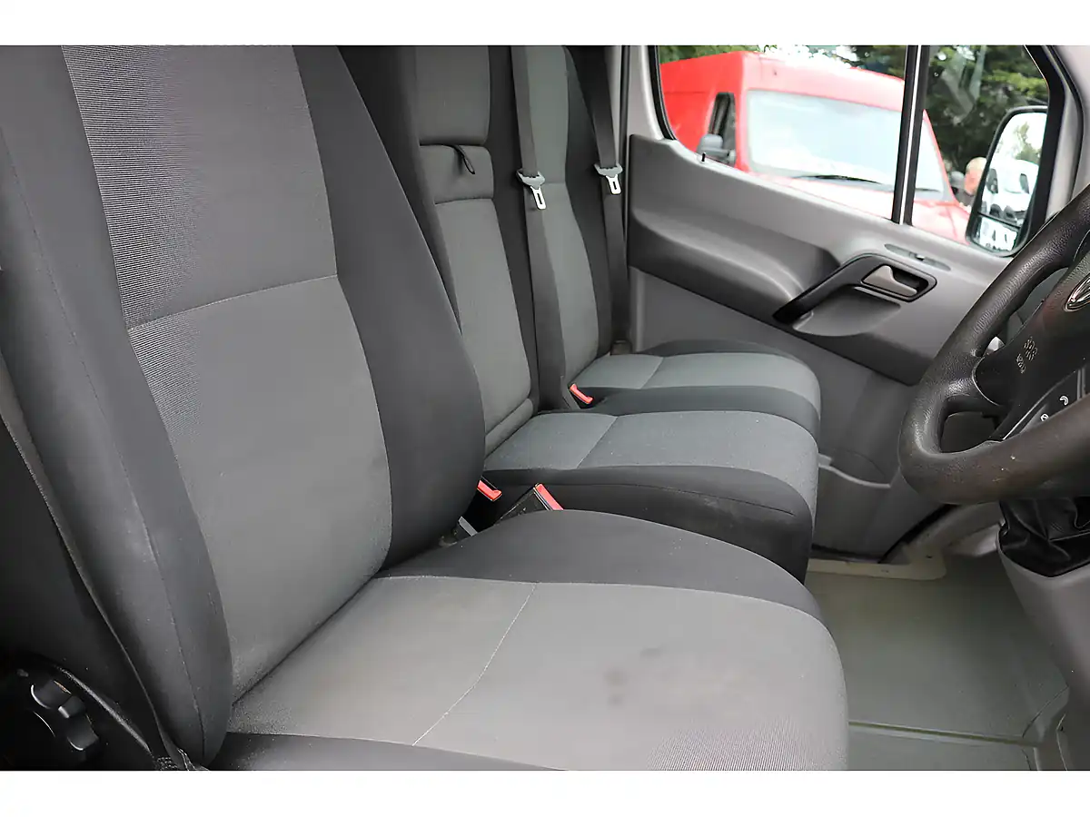 Used 2016 Volkswagen Crafter Cr35 H/R P/V White - Interior and Exterior details 14