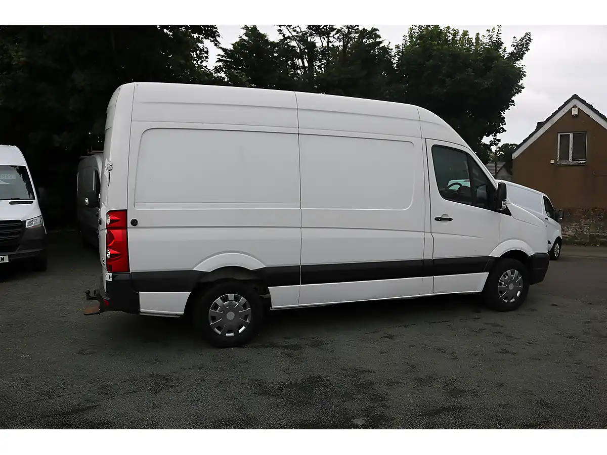Used 2016 Volkswagen Crafter Cr35 M P/V Bmt White - Interior and Exterior details 10