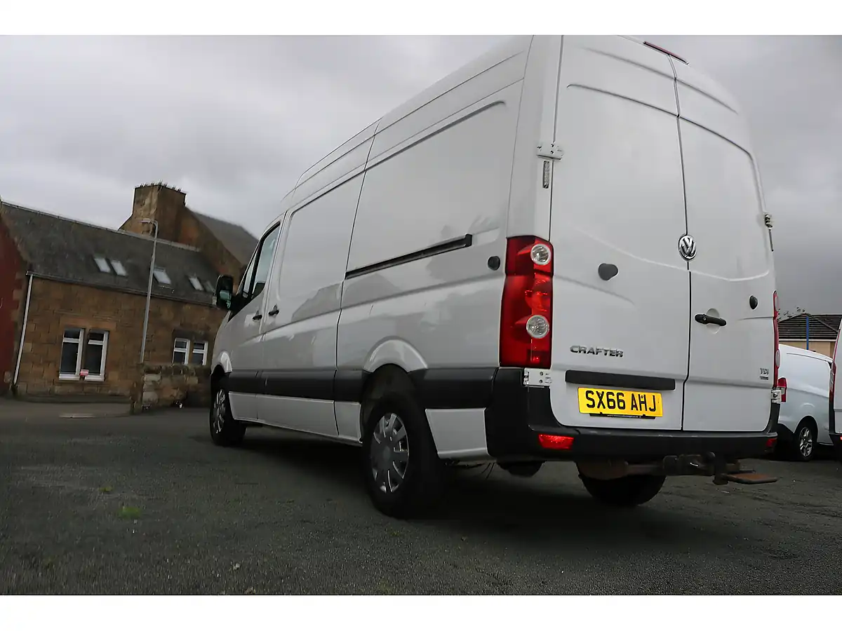 Used 2016 Volkswagen Crafter Cr35 M P/V Bmt White - Interior and Exterior details 6
