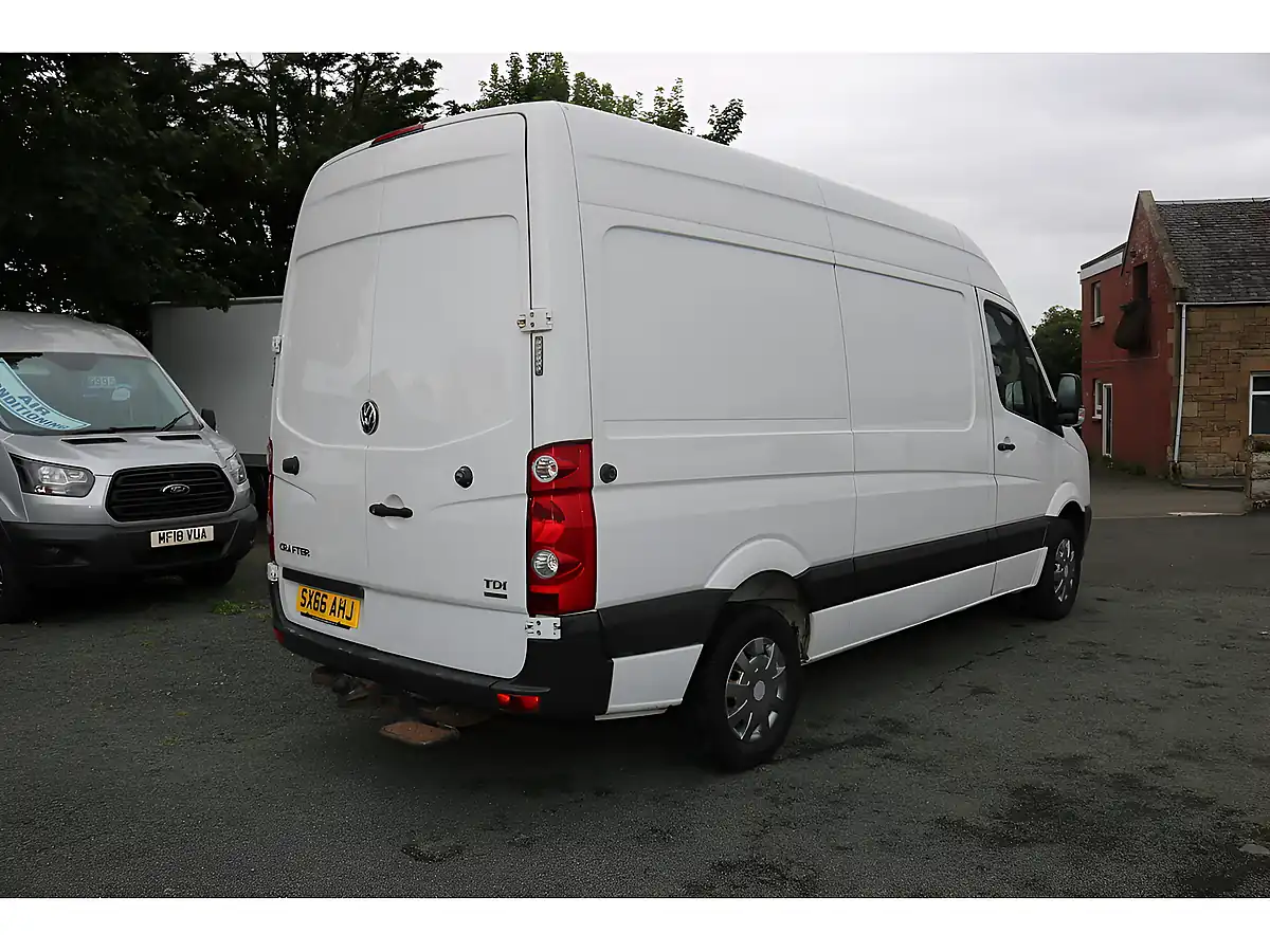 Used 2016 Volkswagen Crafter Cr35 M P/V Bmt White - Interior and Exterior details 8