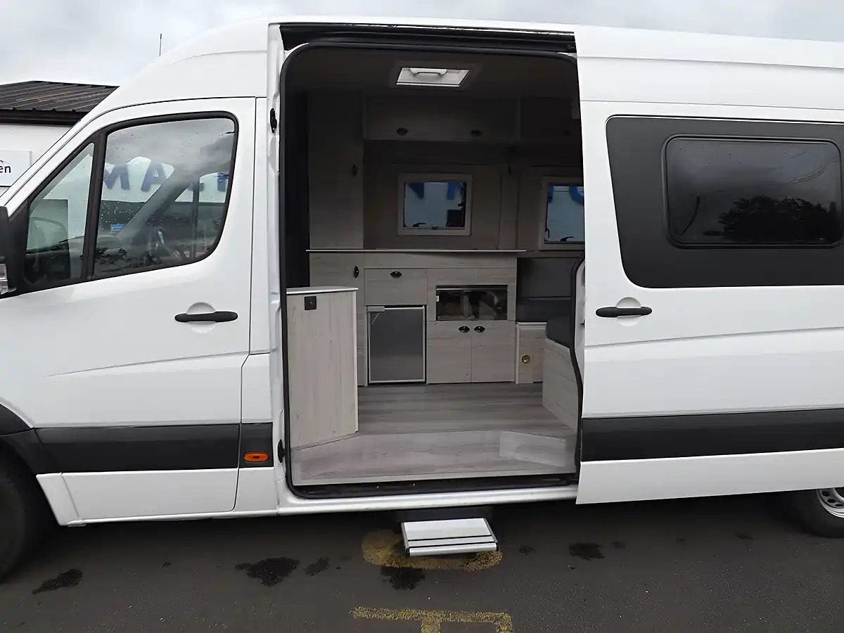 Used 2016 Volkswagen Crafter CR35 Panel Van L2 H3 White - Interior and Exterior details 15