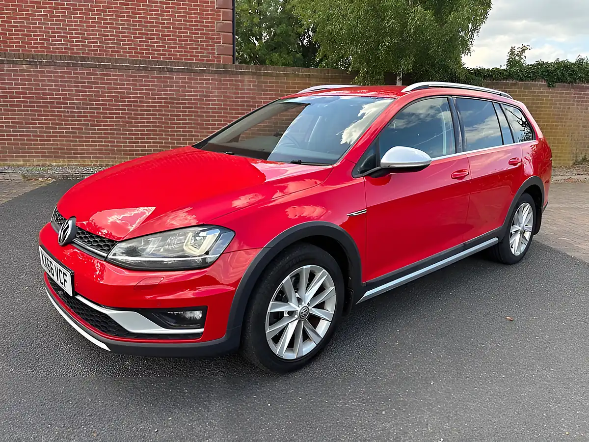 Used 2016 Volkswagen Golf Alltrack Bright Red - Interior and Exterior details 2