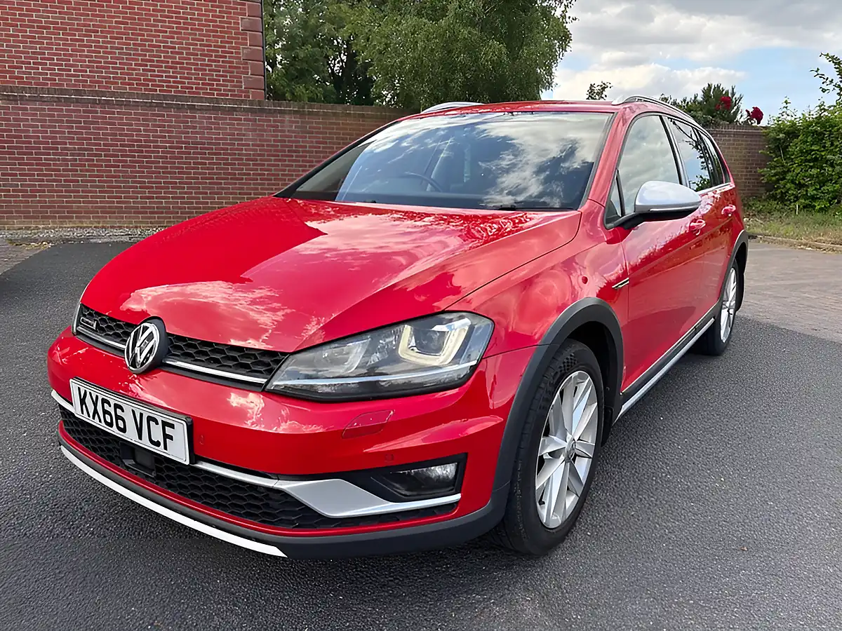 Used 2016 Volkswagen Golf Alltrack Bright Red - Interior and Exterior details 3