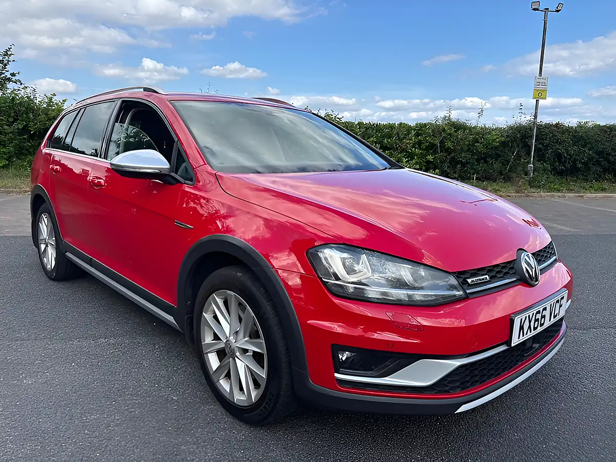 Used 2016 Volkswagen Golf Alltrack Bright Red - Interior and Exterior details 5