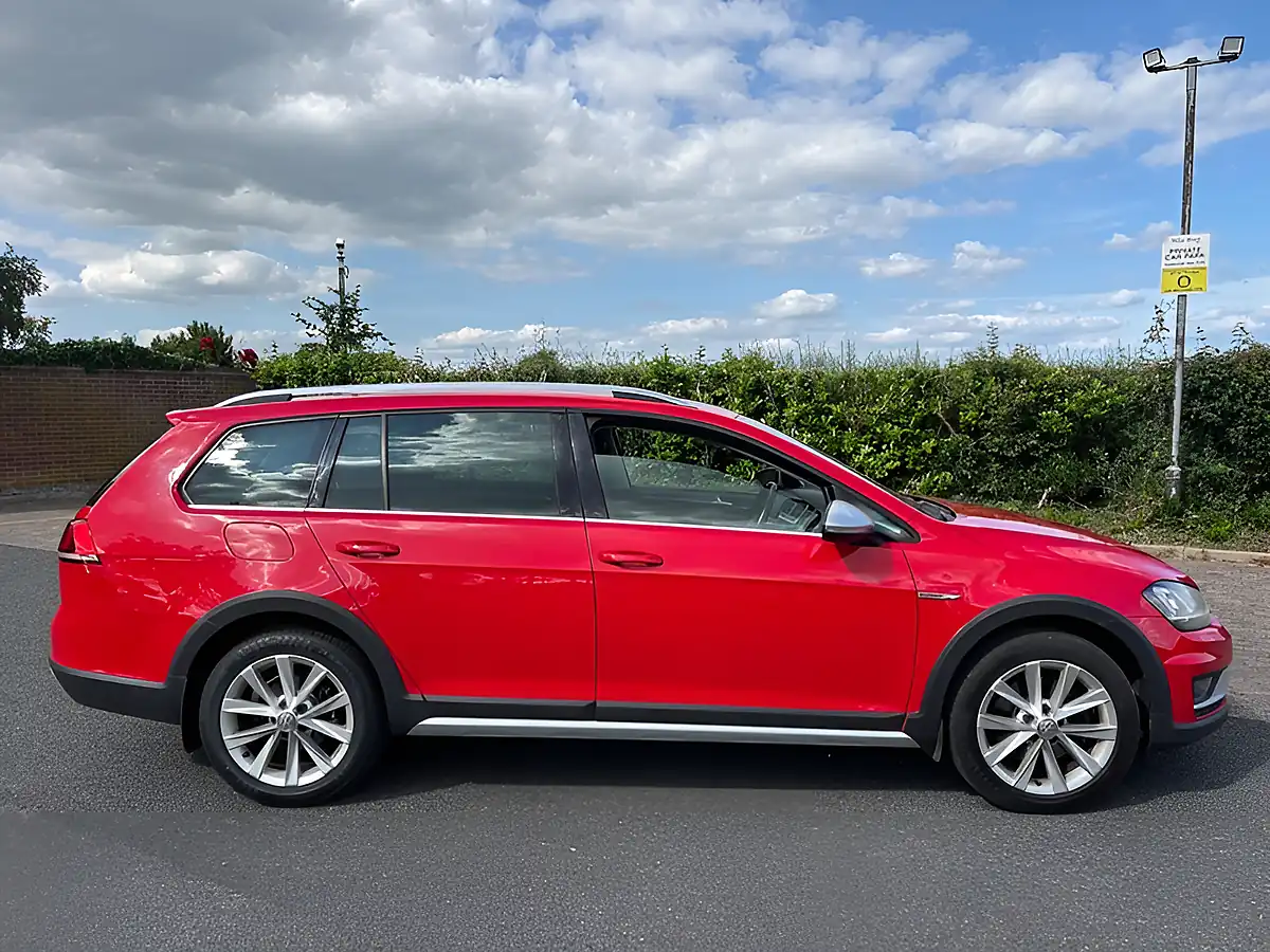 Used 2016 Volkswagen Golf Alltrack Bright Red - Interior and Exterior details 7