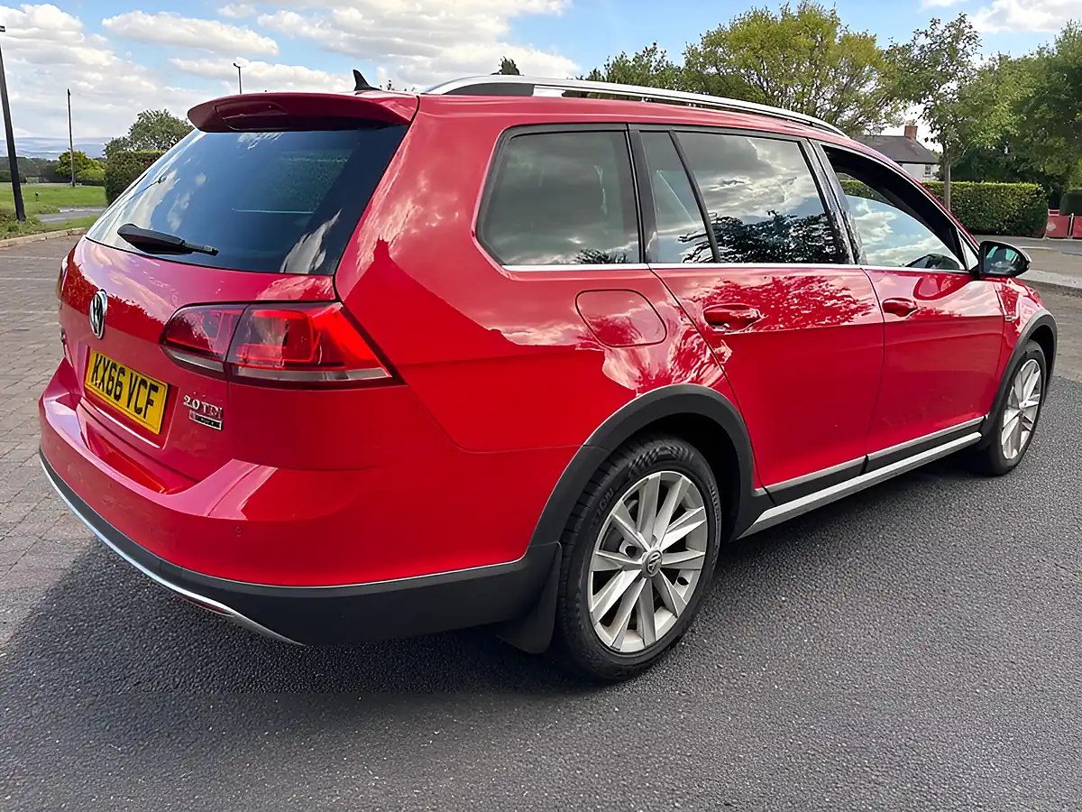Used 2016 Volkswagen Golf Alltrack Bright Red - Interior and Exterior details 9