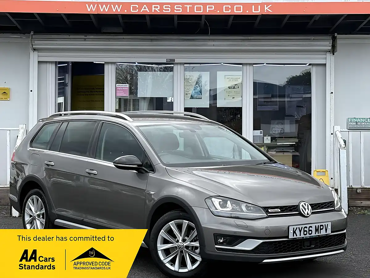 Used 2016 Volkswagen Golf Alltrack Grey - Front View