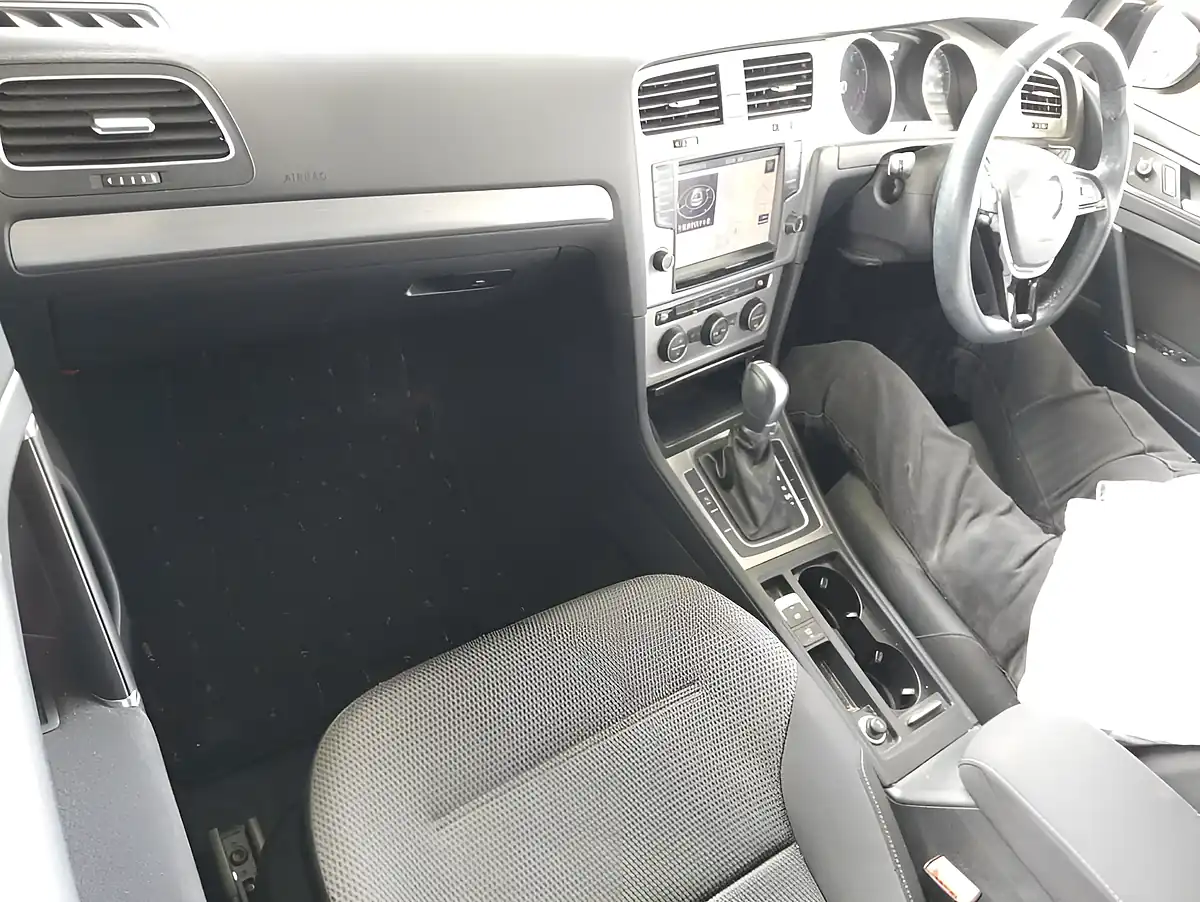 Used 2016 Volkswagen Golf Black - Interior and Exterior details 4