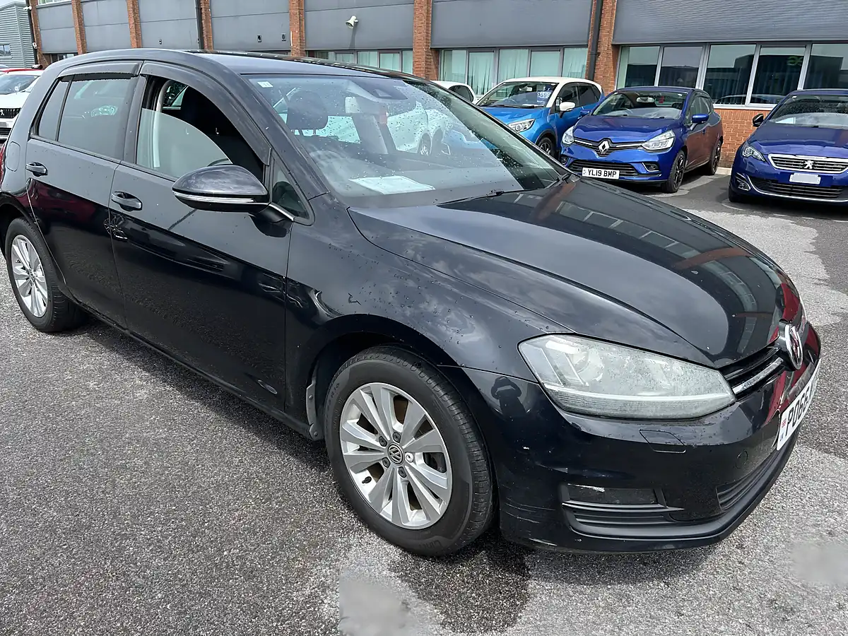 Used 2016 Volkswagen Golf Blue Motion Black - Front View