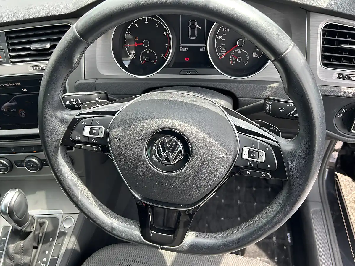 Used 2016 Volkswagen Golf Blue Motion Black - Interior and Exterior details 11