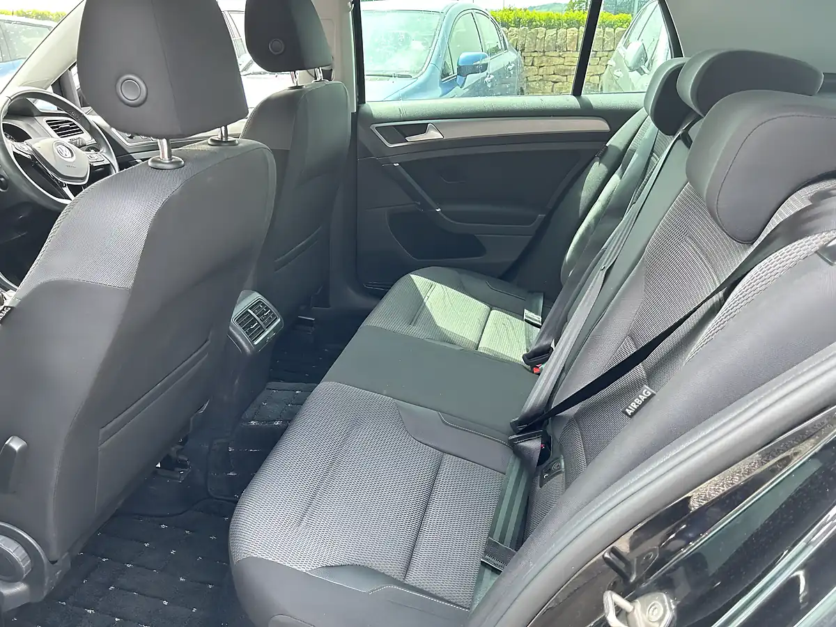 Used 2016 Volkswagen Golf Blue Motion Black - Interior and Exterior details 16