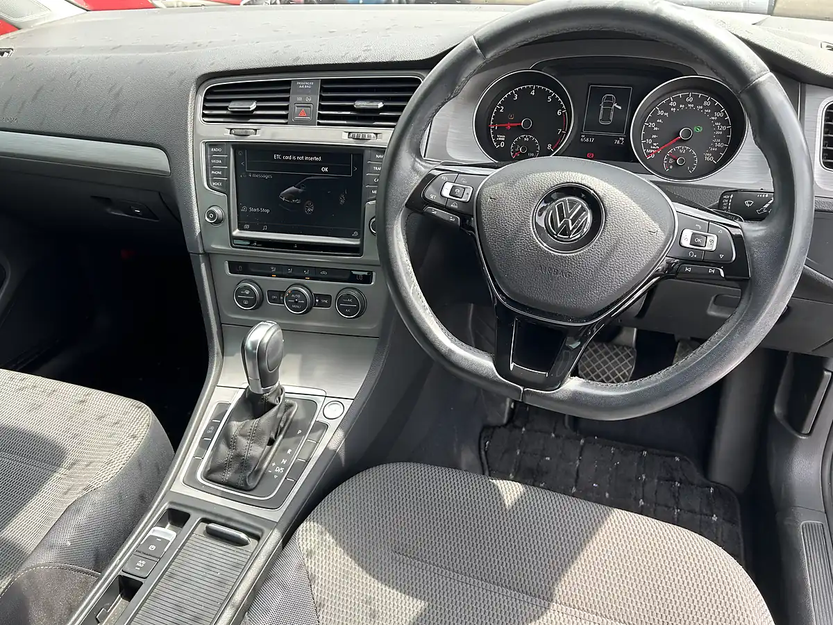 Used 2016 Volkswagen Golf Blue Motion Black - Interior and Exterior details 7