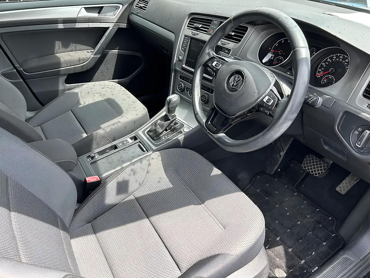 Used 2016 Volkswagen Golf Blue Motion Black - Interior and Exterior details 8
