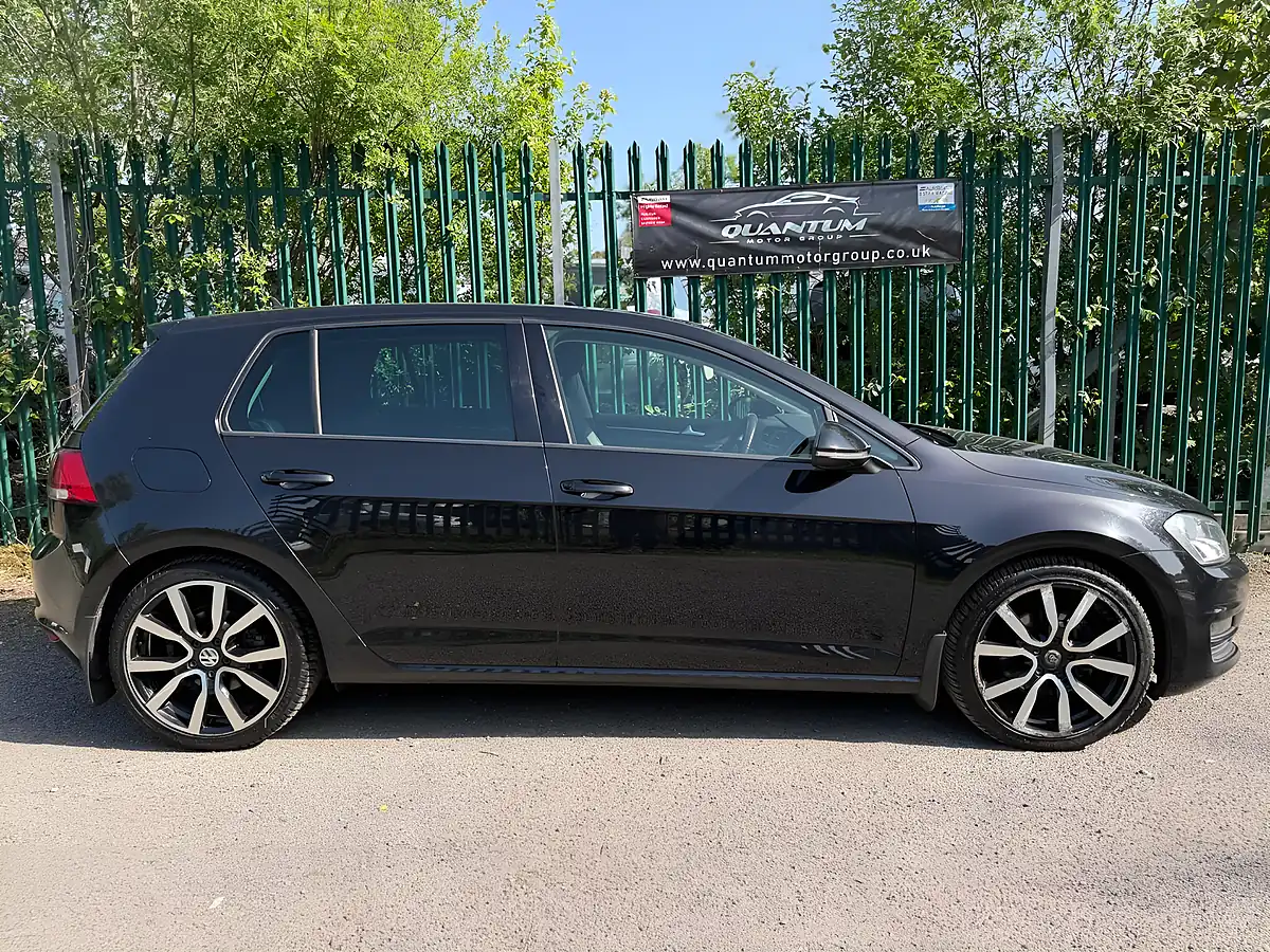 Used 2016 Volkswagen Golf Bluemotion Tech GT Black - Interior and Exterior details 8