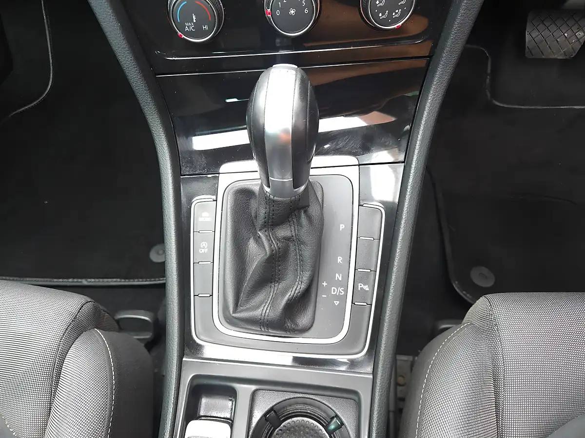 Used 2016 Volkswagen Golf Bluemotion Tech GT Edition Blue - Interior and Exterior details 12
