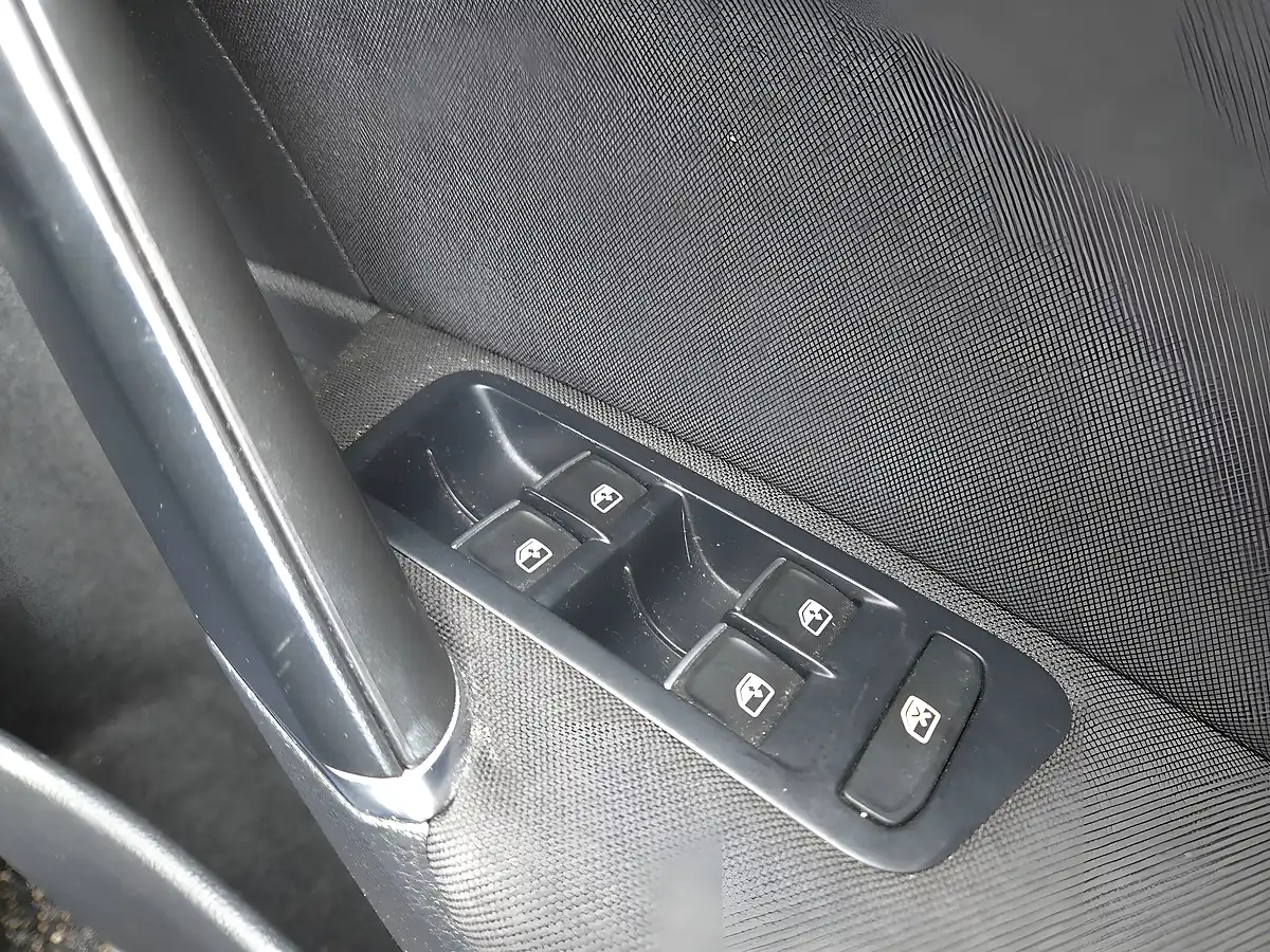 Used 2016 Volkswagen Golf Bluemotion Tech GT Edition Blue - Interior and Exterior details 17