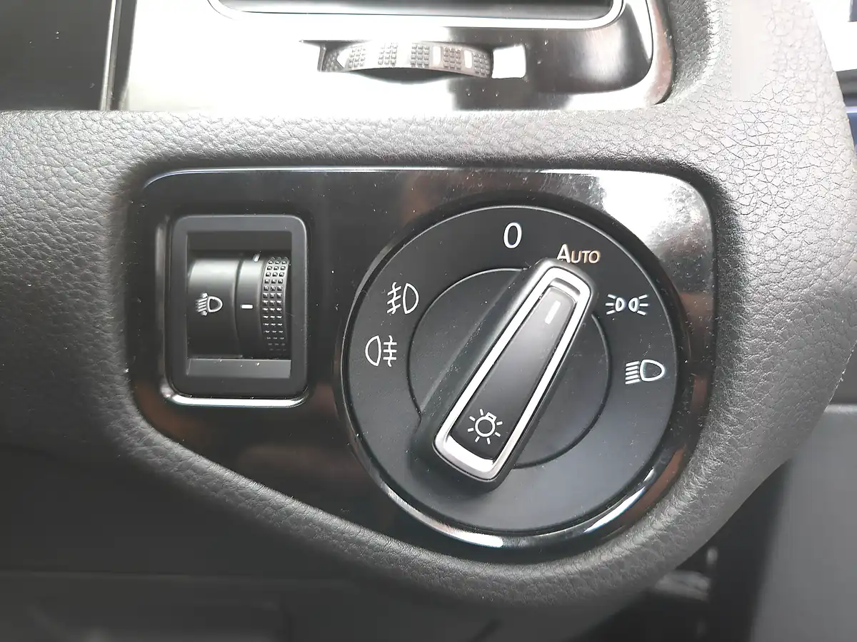 Used 2016 Volkswagen Golf Bluemotion Tech GT Edition Blue - Interior and Exterior details 18