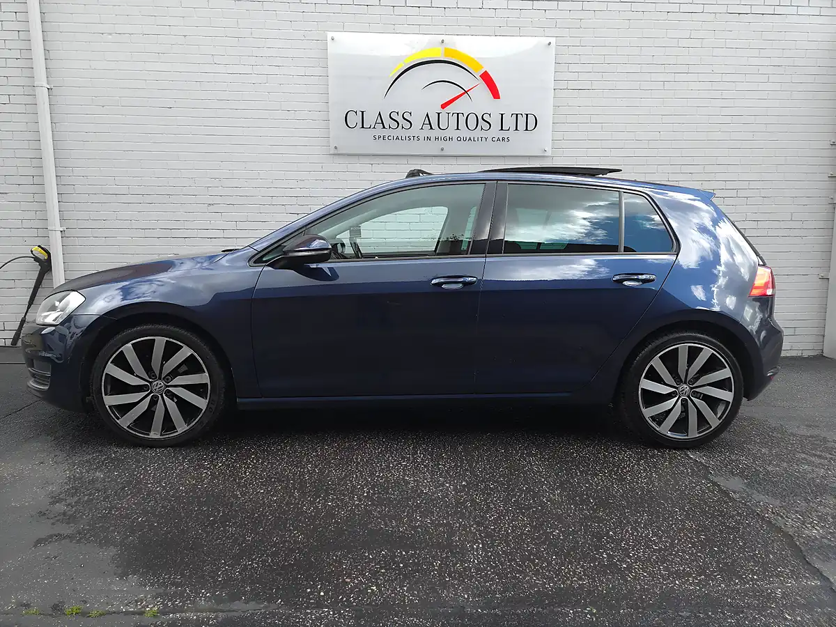 Used 2016 Volkswagen Golf Bluemotion Tech GT Edition Blue - Interior and Exterior details 6
