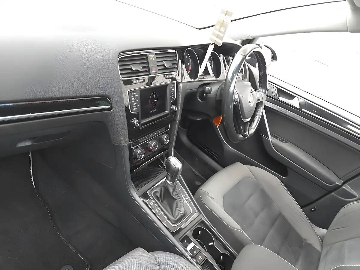 Used 2016 Volkswagen Golf Bluemotion Tech GT Edition Blue - Interior and Exterior details 9